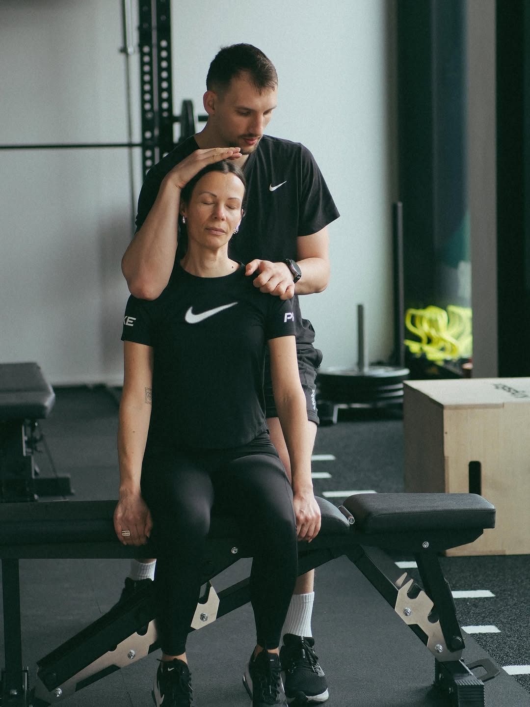 Nackenschmerzen: Ursachen, Behandlung & Physiotherapie in Zürich